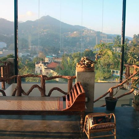 Square Peg Bed & Breakfast Kandy Bagian luar foto